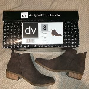 Dolce Vita casual women’s shoe